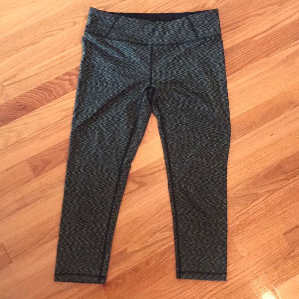 Lucy Capri workout leggings
